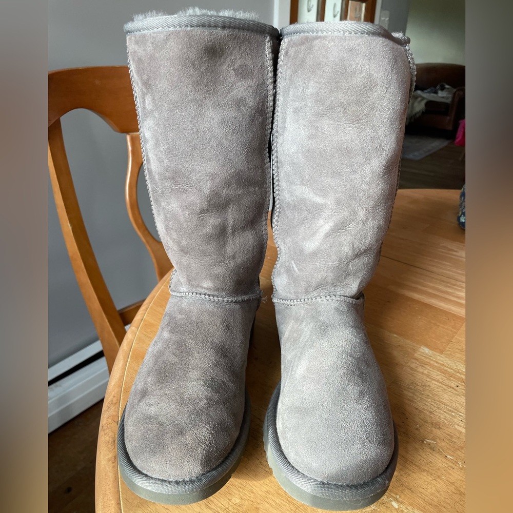 Grey Classic Ugg boots size 6